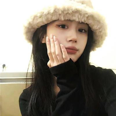 蓝色嘴巴的脸